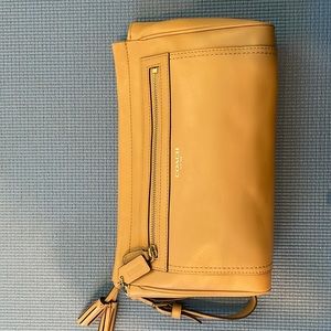 Coach clutch beige/light brown never been used